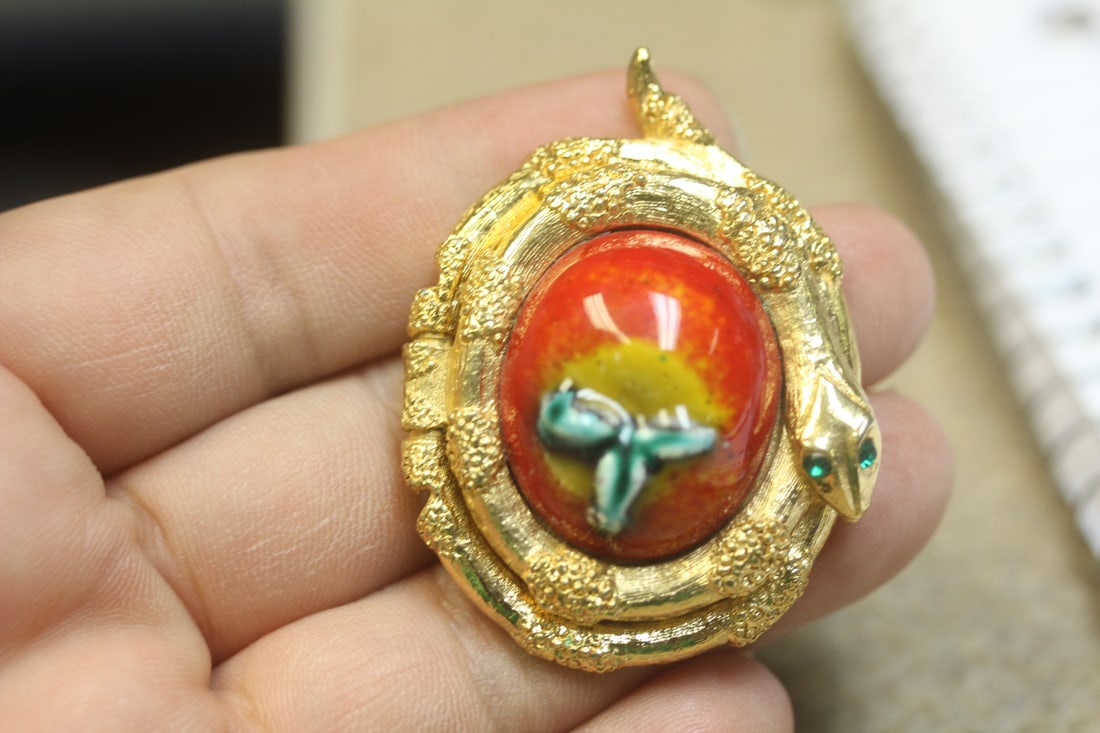 Enamel Sneak Form Locket: nicely designed