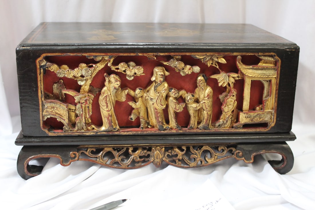An Antique Chinese Box/Stand (1 of 11)