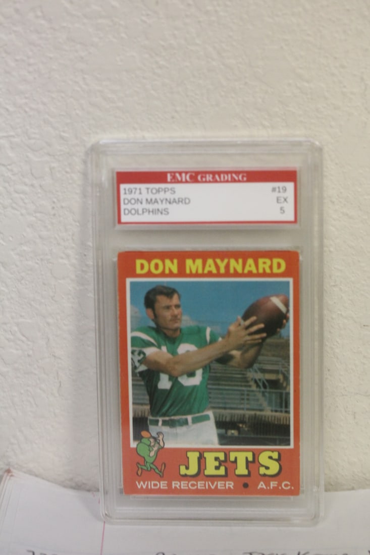 Graded 1971 Topps Don Maynard Football Card: as shown