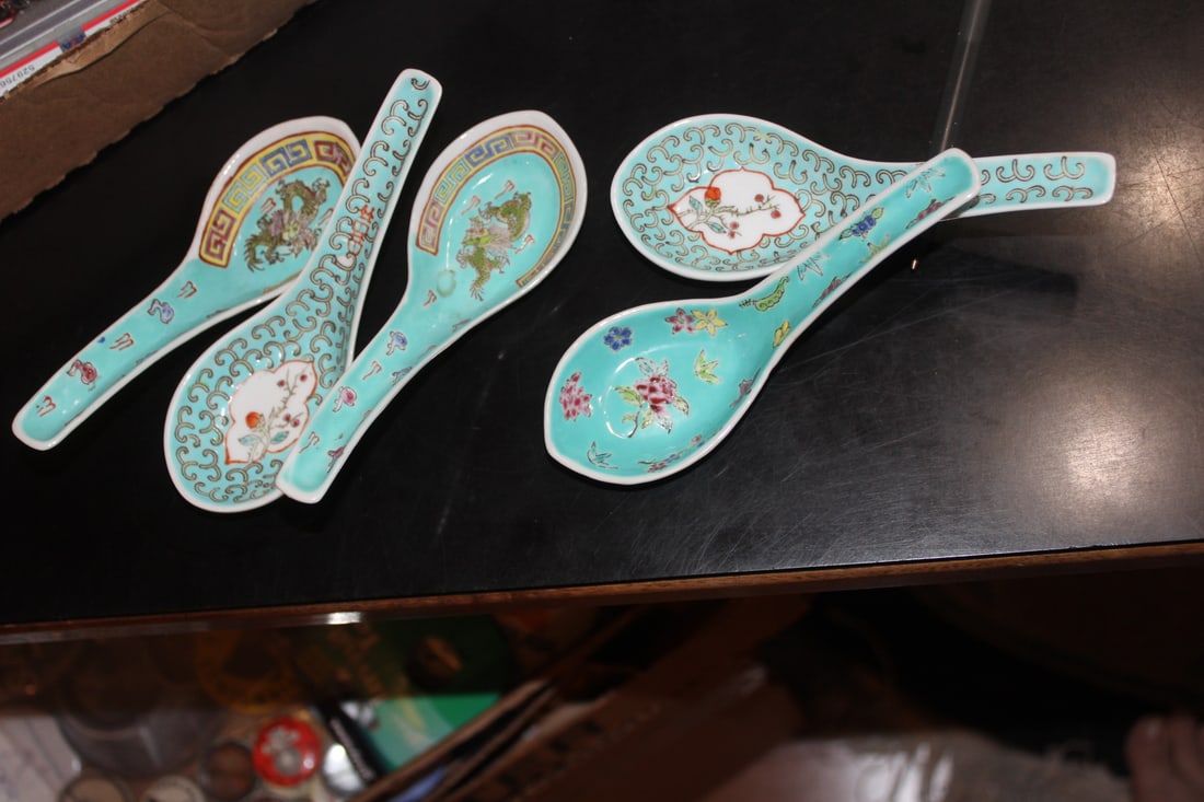 Lot of 5 Chinese Porcelain Spoons: 5 1/2" across each