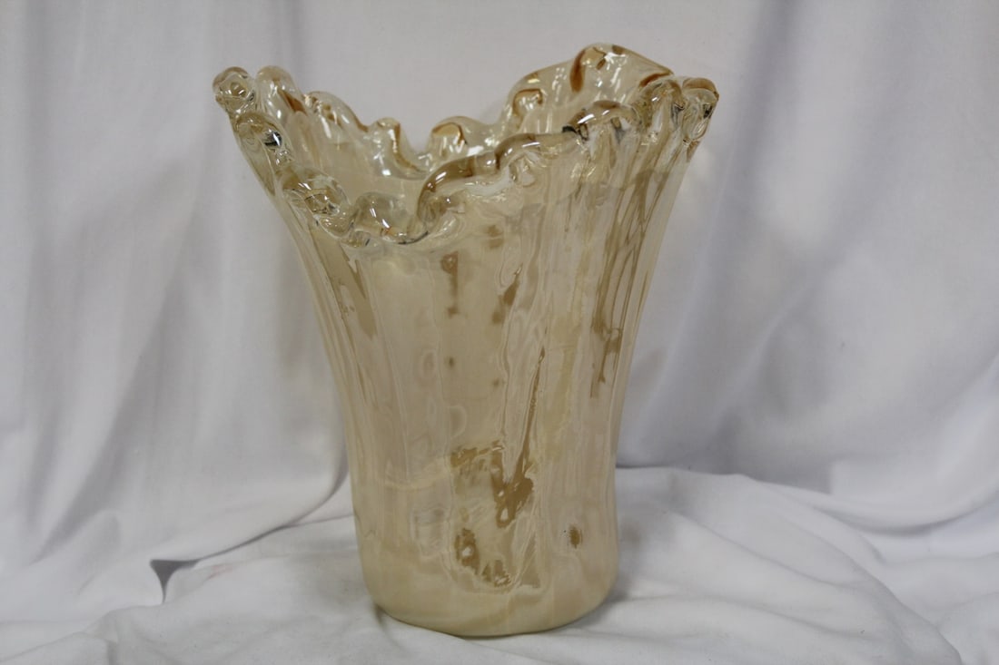 An Artglass Vase (1 of 4)