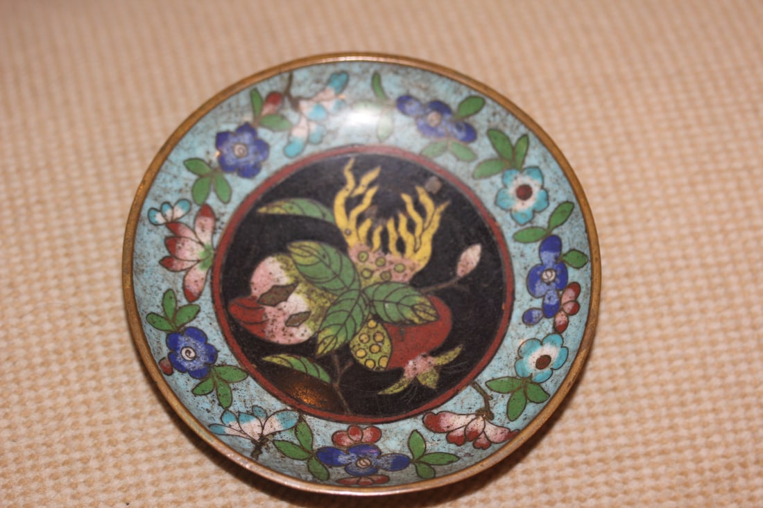 Antique Chinese Cloisonne Dish: 3 3/4" in diameter