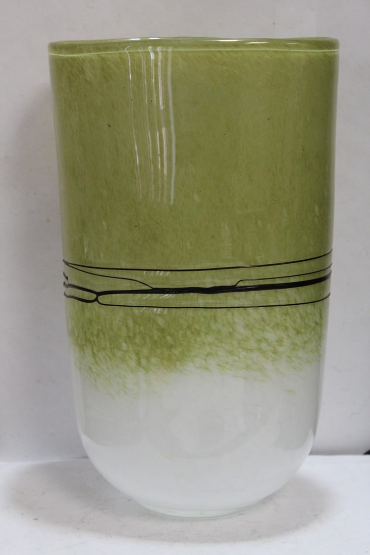 An Artglass Vase (1 of 6)