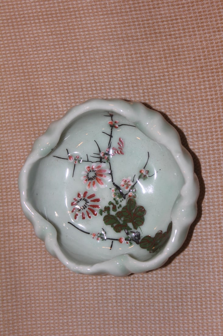 Vintage Chinese Celadon Bowl: 4 3/8" in diameter