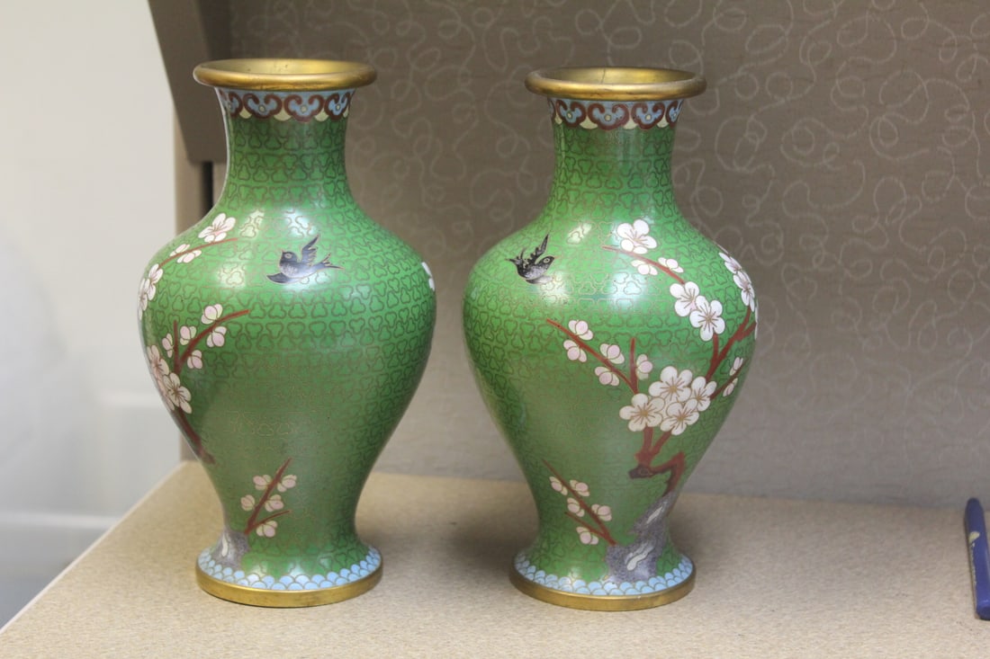 Pair of Chinese Cloisonne Vases: 8 inches tall