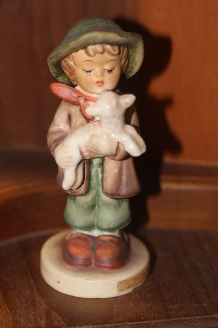 Hummel Figurine: 4 5/8" tall