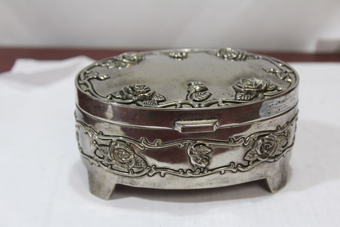 An Ornate Repousse Silverplated Box: 4 1/4" across