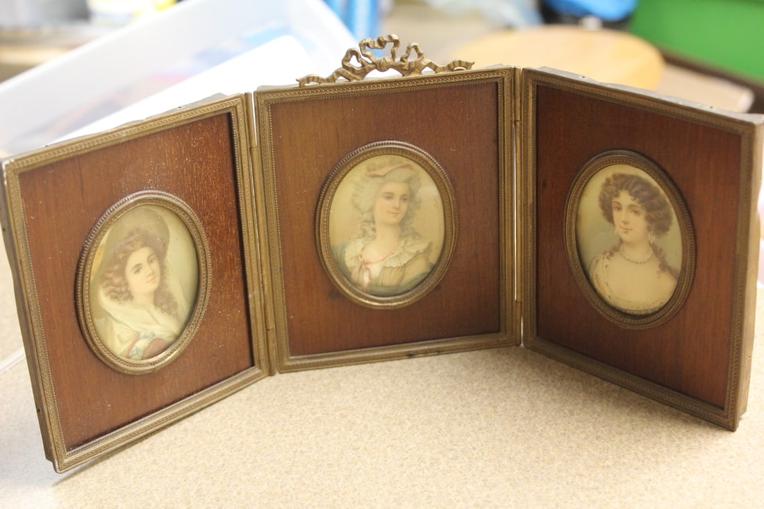 Antique Victorian Tri-fold Picture Frame: 12 3/4" across when unfolded - inside diameter of each oval opening is approximately 2 1/2" in diameter