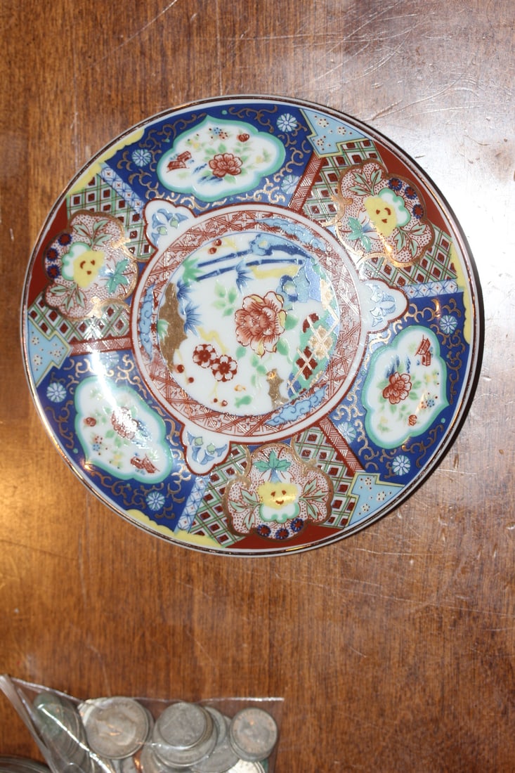 Japanese Imari Plate: 6 1/2" in diameter