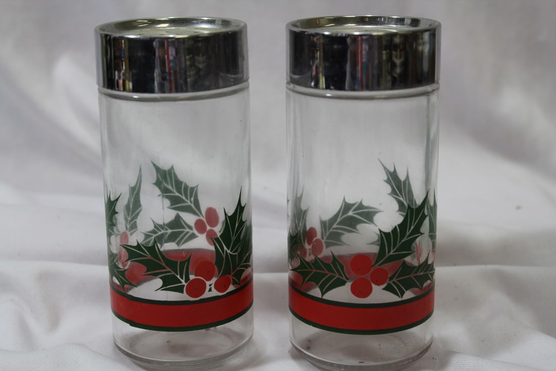 Set of Two Christmas Salt and Pepper Shakers: 4 7/8" tall