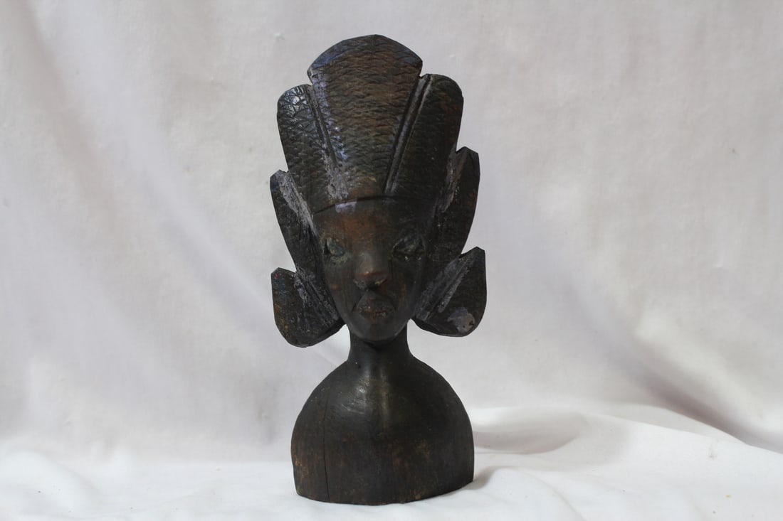 An African Wood Carving: black memorabilia - exotic wood - appears to have some age on it - 6 1/2" tall