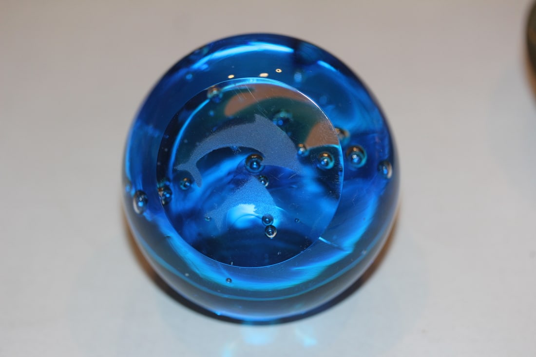Artglass Dolphin Paperweight: 2 5/8" in diameter