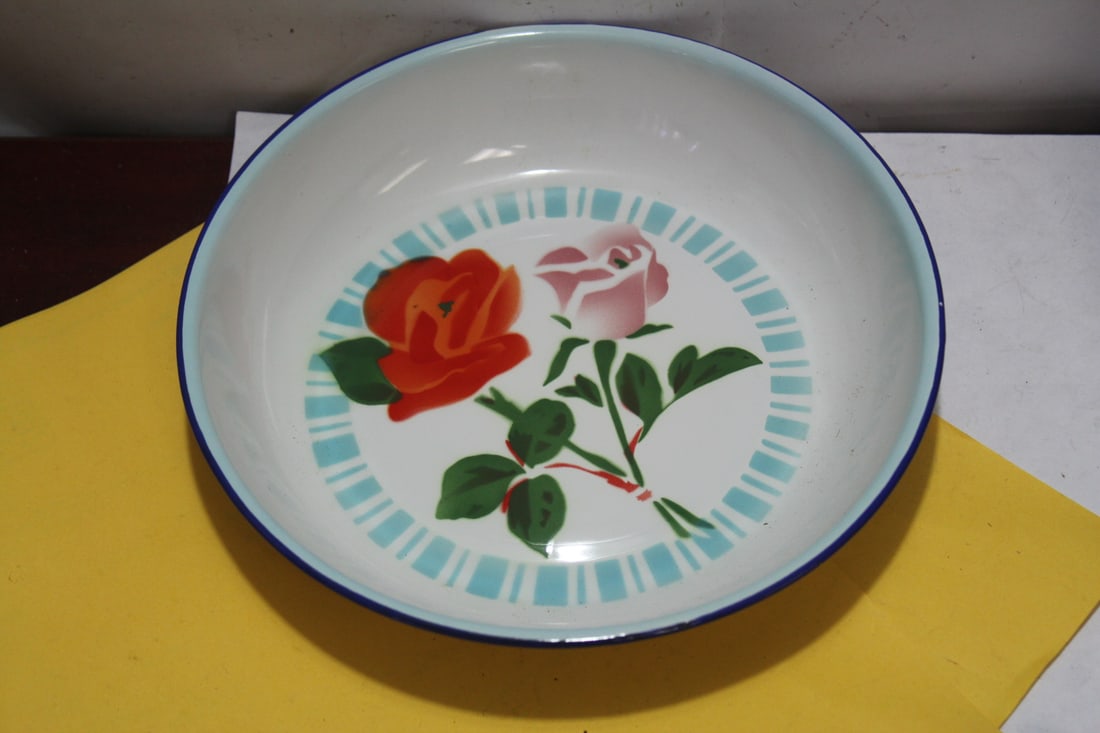 A Chinese Enamel Plate/Bowl: mid 20th century - 8 1/4" in diameter