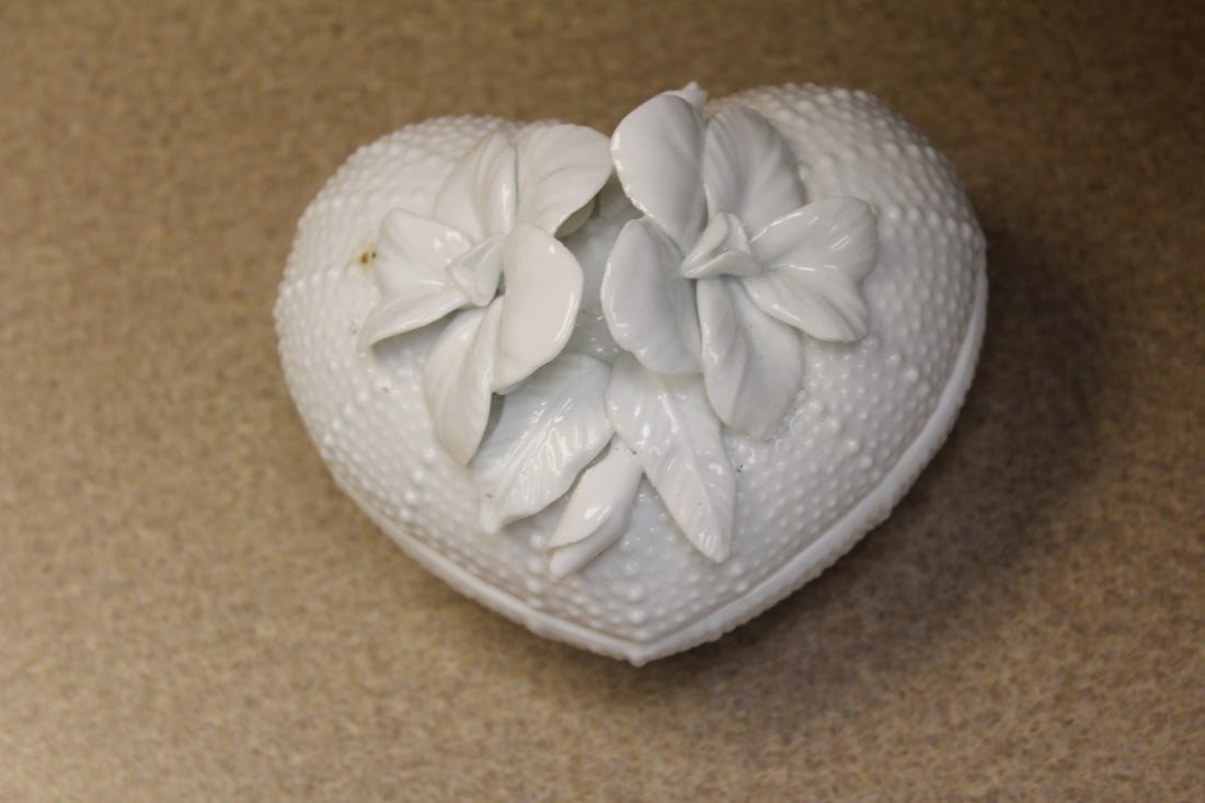 Ceramic Heart Trinket Box: 4 3/8" across