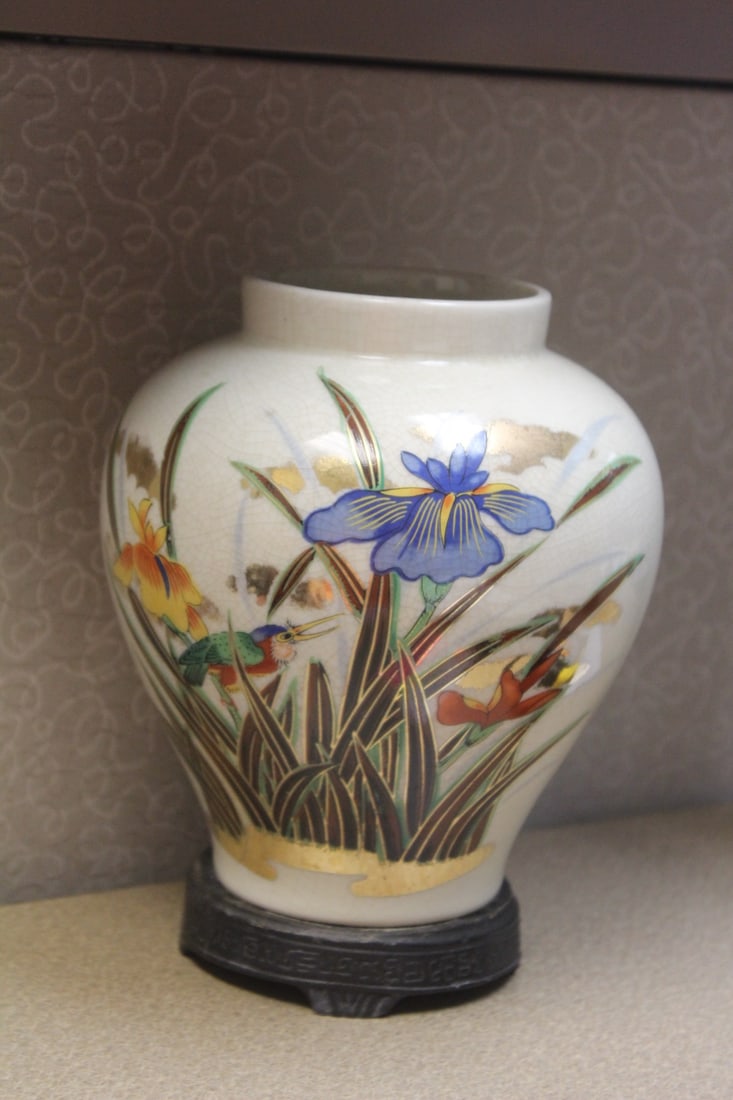Oriental vase with stand: please note; stand restored and glued to vase, overall 8 1/4" tall