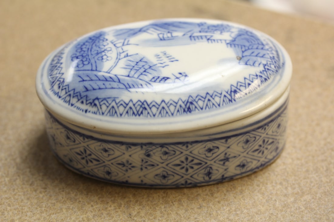 Signed Chinese Ceramic Box: blue and white - 4 1/2" across