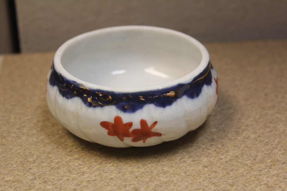 Japanese Kutani Bowl: 3 1/4" in diameter