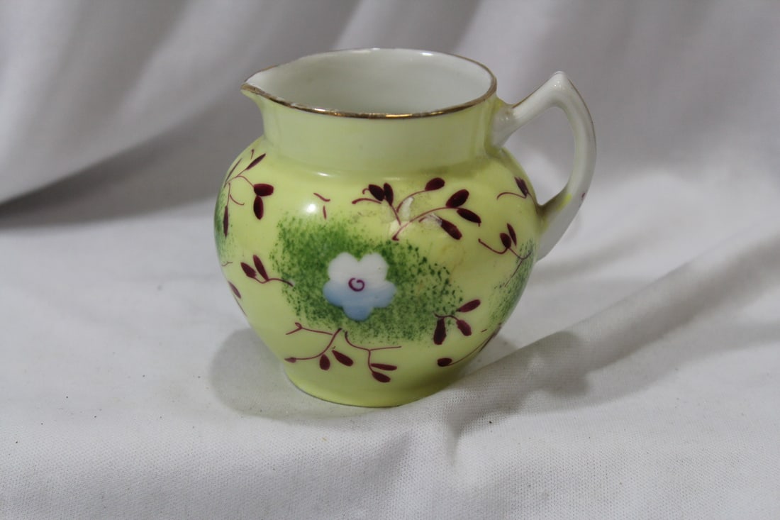 A Chinese / Japanese Ceramic Creamer: 3" tall