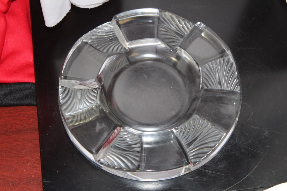 A Signed Lalique Art Deco Style Ashtray: 5 7/8" in diameter