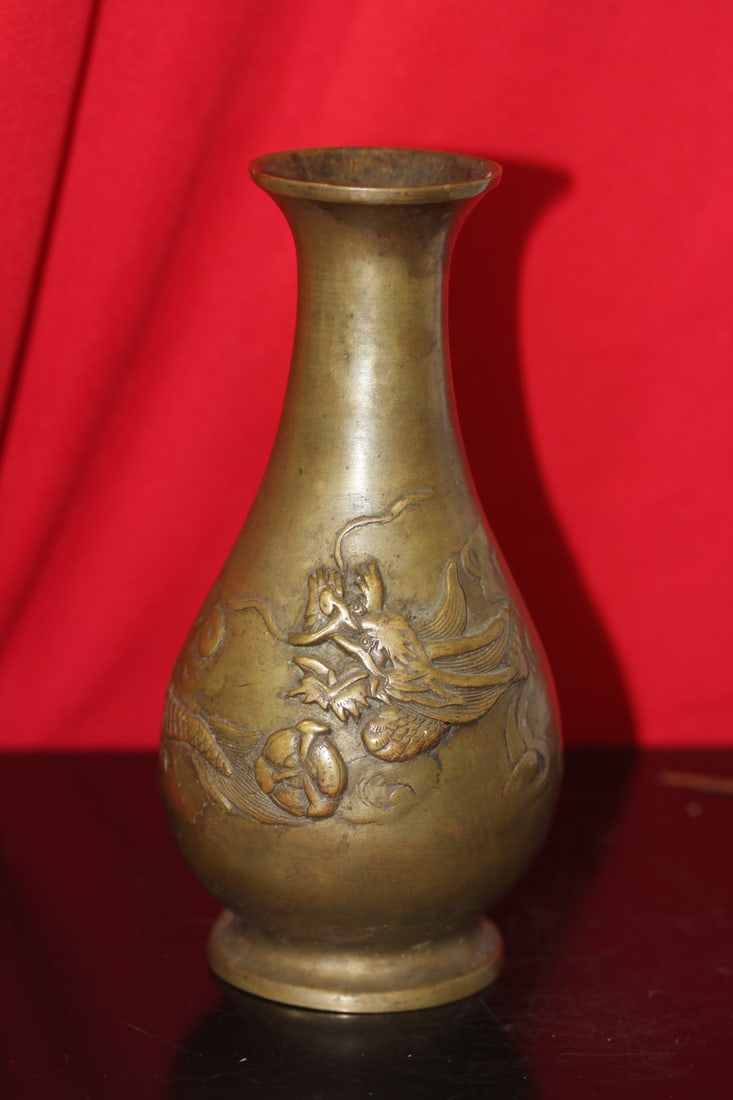 A Chinese Bronze Vase: some minor dents due to age - 6 1/4" tall