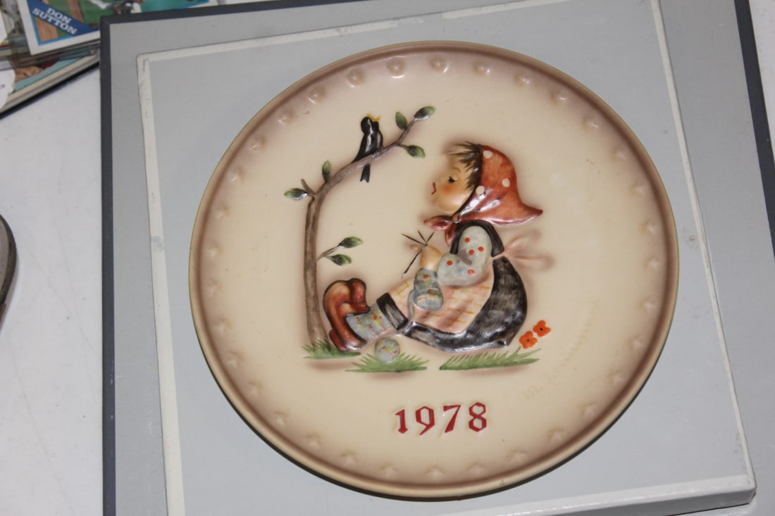 Hummel Plate: 7 1/2" in diameter