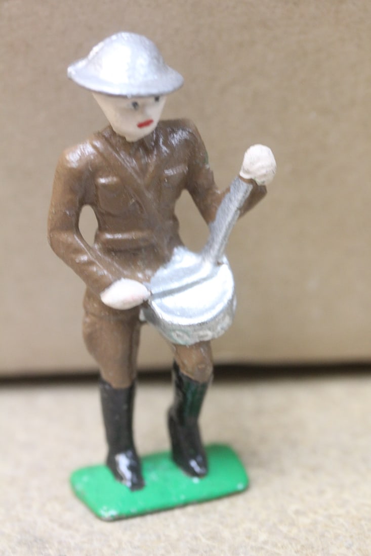 Lead Soldier: 3 1/4" tall