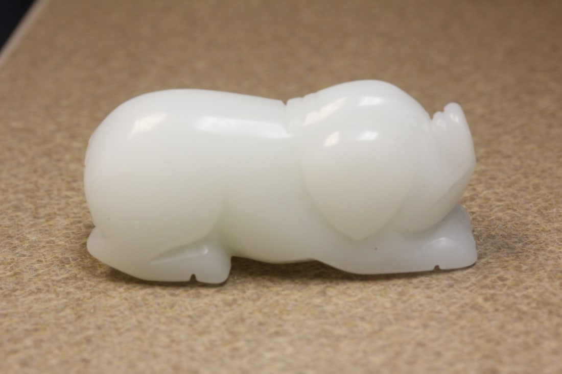 Possible Jade Pig: possible jade or sminilar white stone - 3 1/4" long