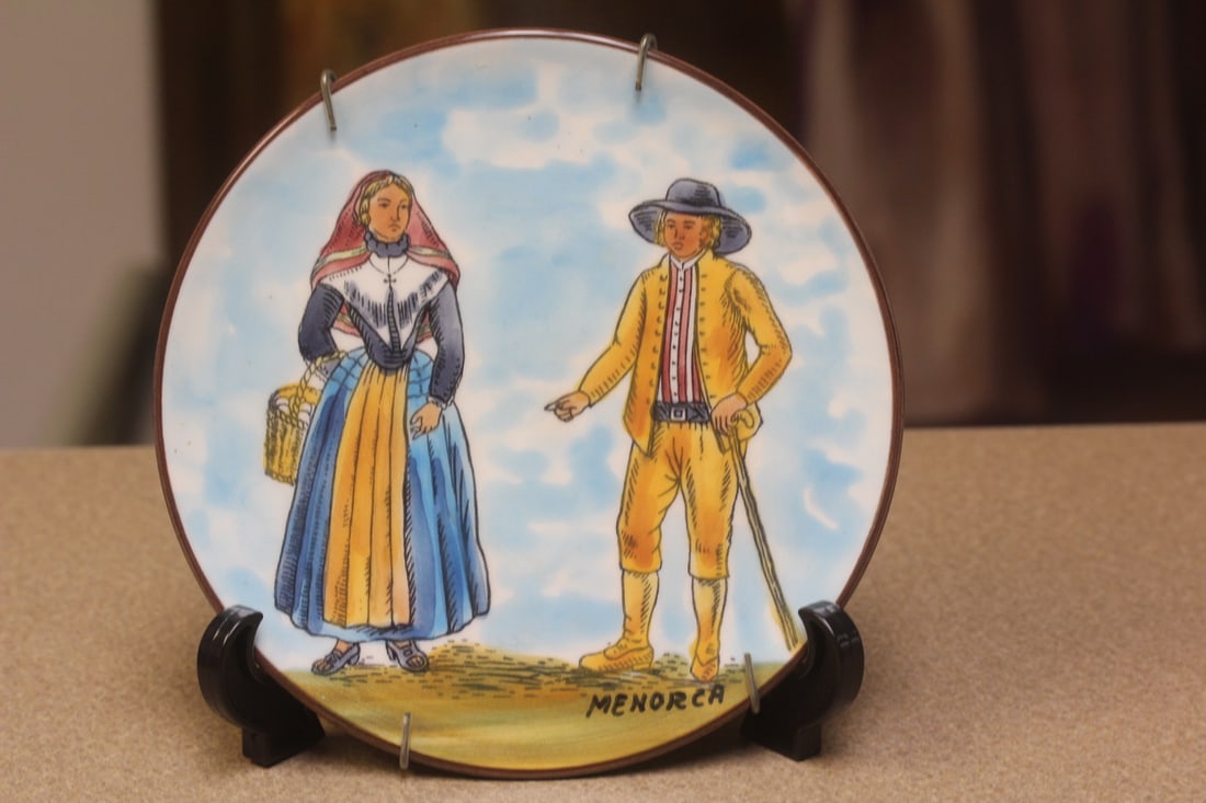 Spain Collector's Plate: wall hanger - signed - 7" in diameter