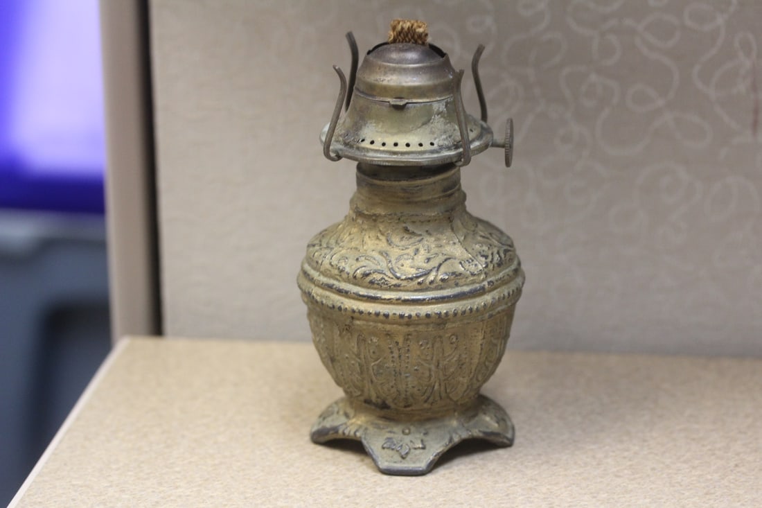 Ornate Metal Oil Lamp Base: 5 1/2" tall