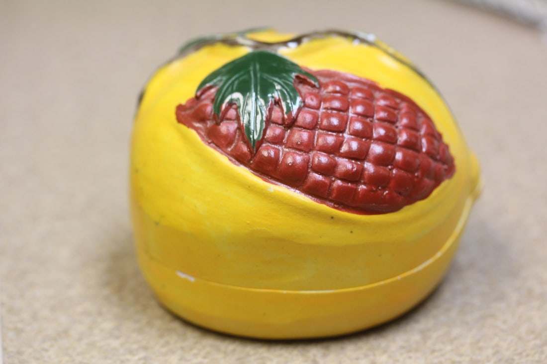 Ceramic fruit box: possibly Chinese, 3 1/4"
