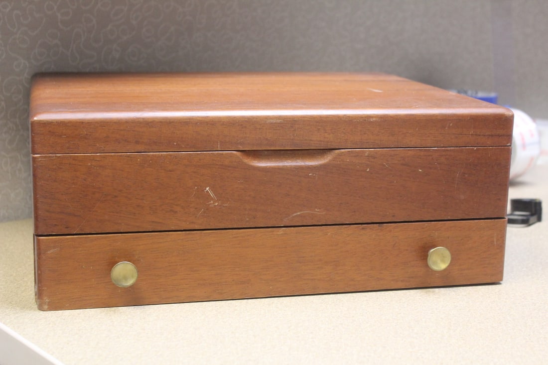silverware wooden chest: 14 3/4" across