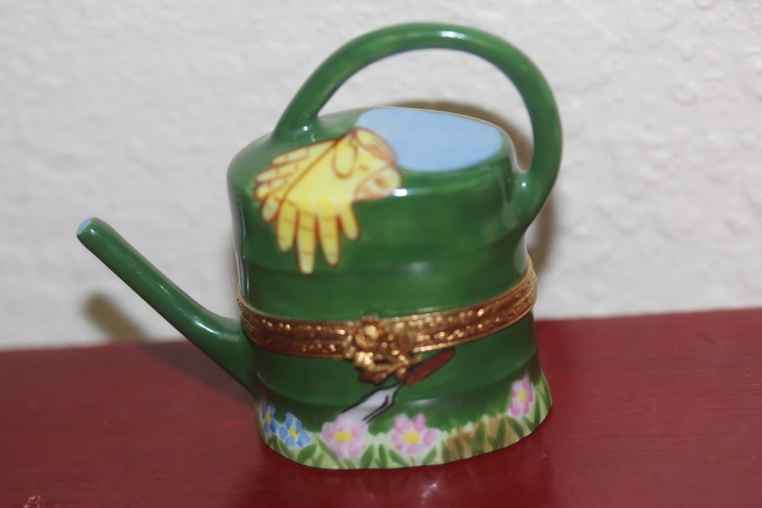 Limoges, France Watering Can Form Trinket Box: peint main - hand painted - 2 5/8" across