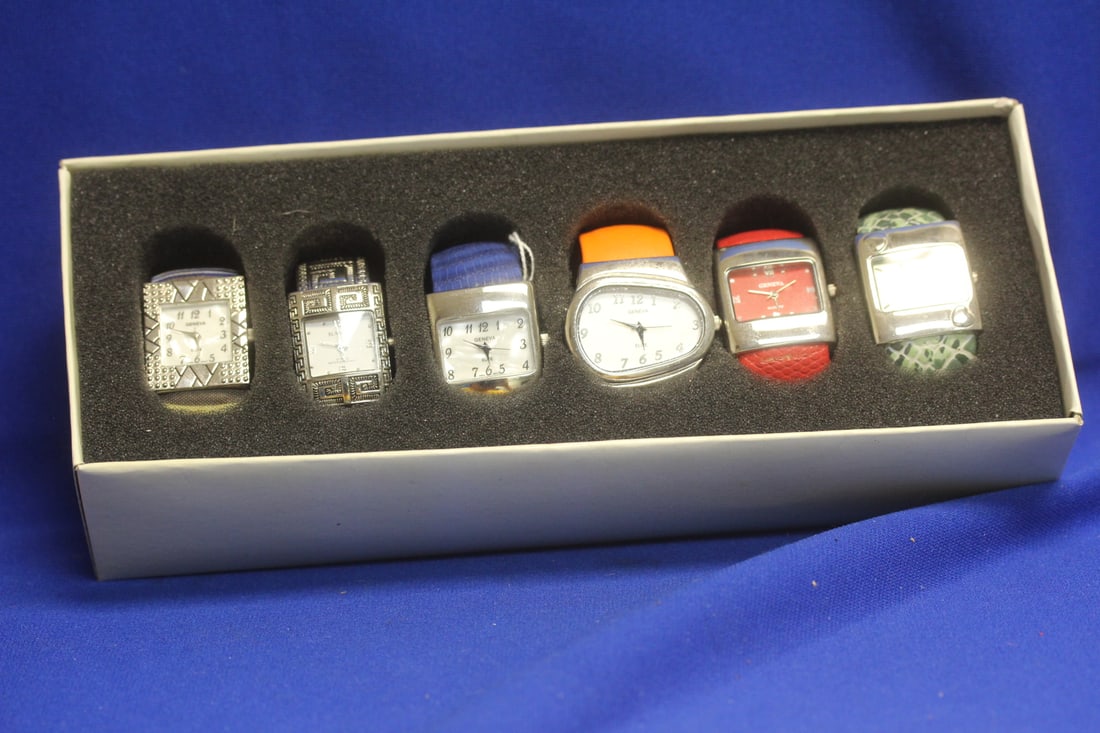 Lot of 6 Quartz Movement Watch: all running