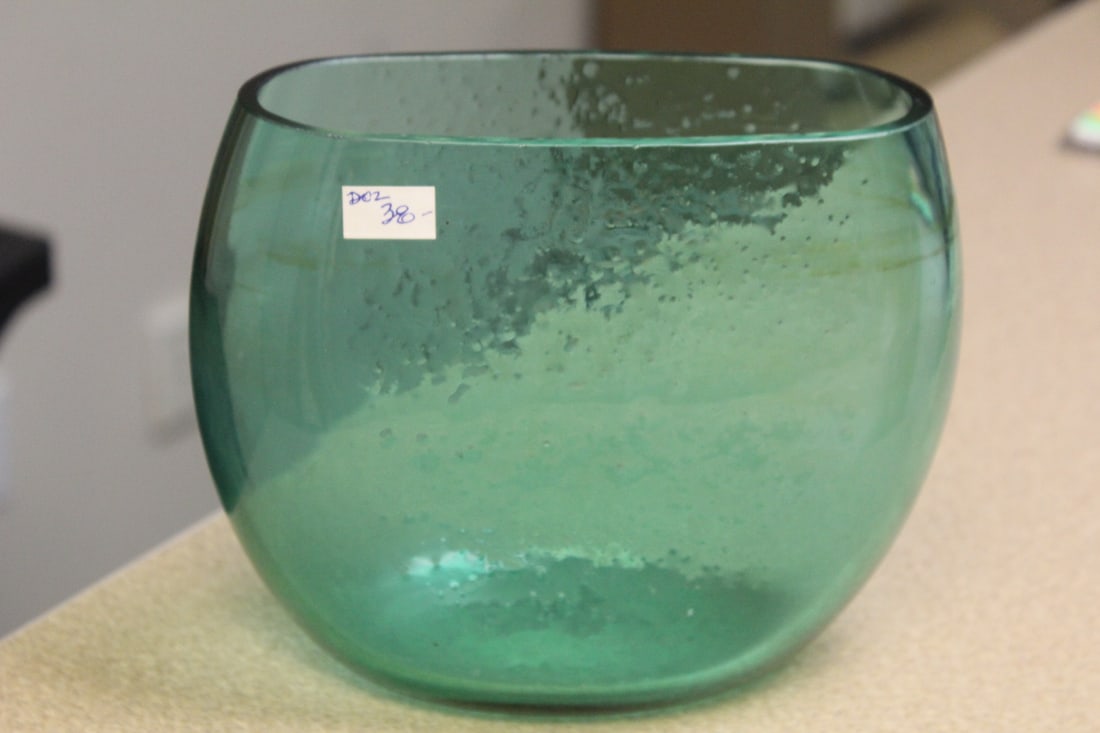 Green Artglass Vase: 7" across
