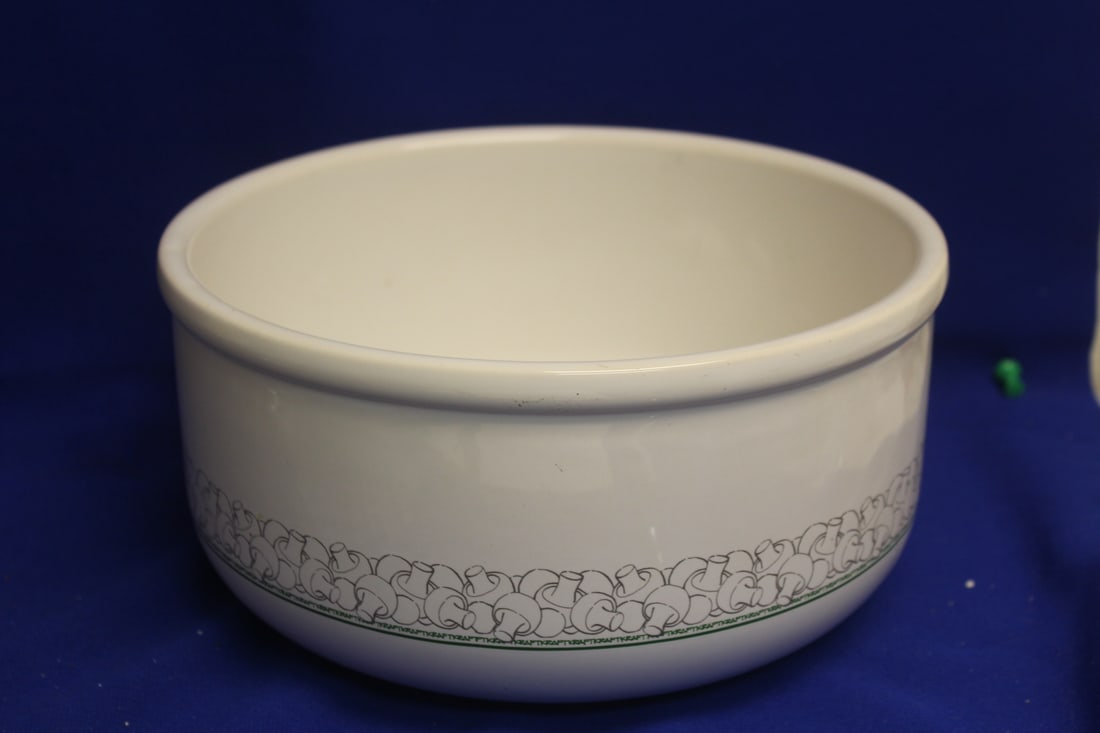Waechtersbach West Germany Mixing Bowl: 8 7/8" in diameter