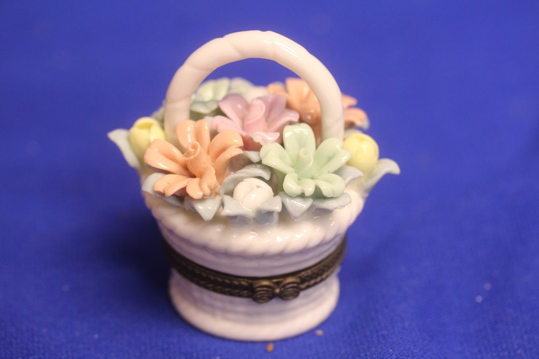 Floral Basket Ceramic Trinket Box: 3 1/4" tall