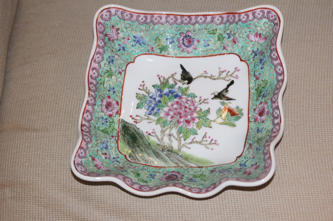 Chinese Famille Verte Square Bowl: signed - 8 1/4" square