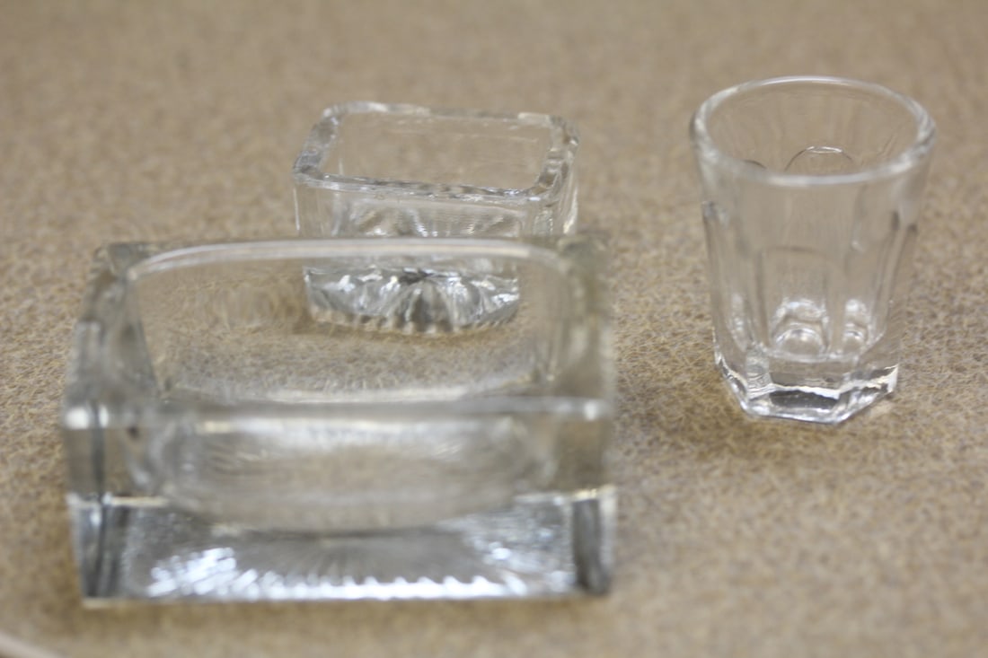 Lot of 3 Glass Articles: longest= 3 1/8"