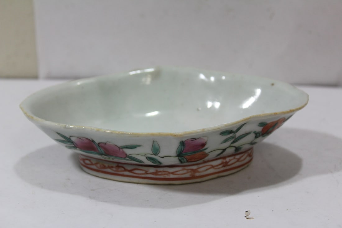 An Antique Chinese Porcelain Stem Bowl: oval - 19th century - 7 inches in diameter