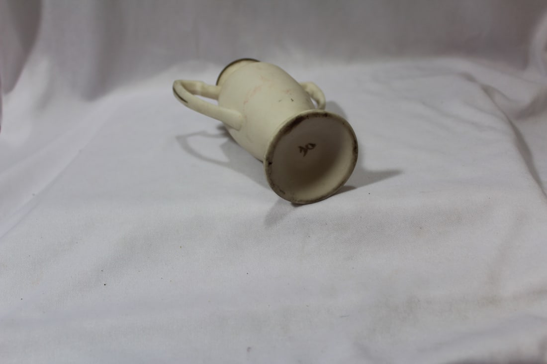 A Ceramic Urn - 4