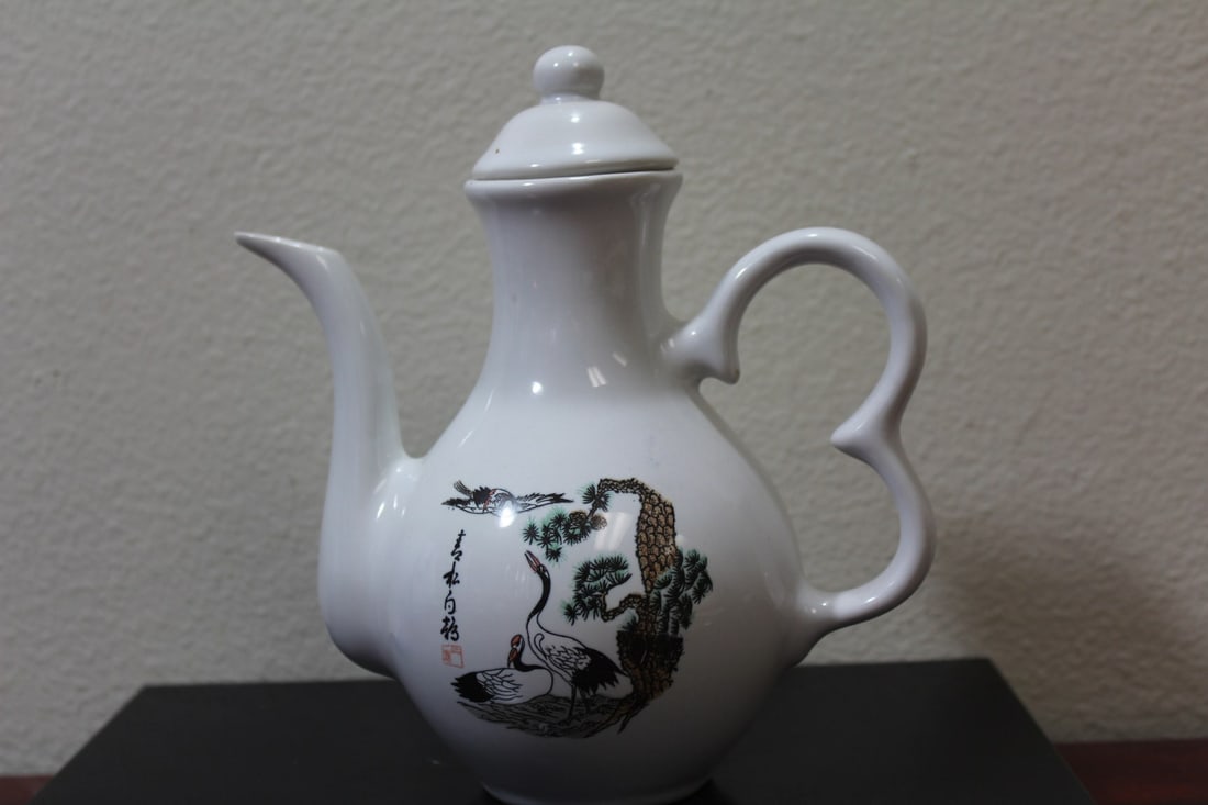 A Chinese Teapot: 7 1/2" tall