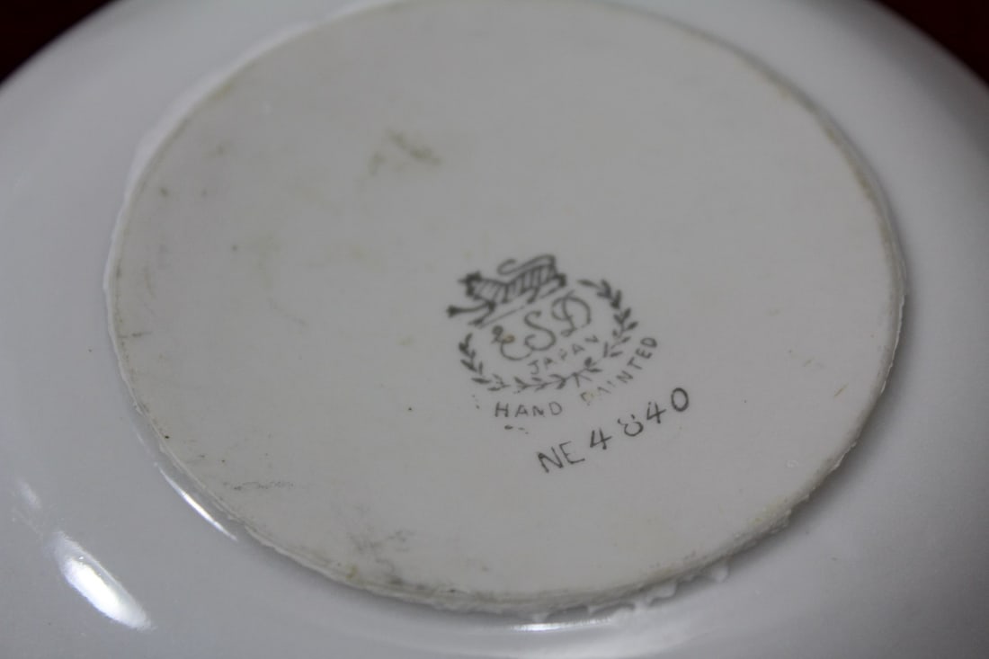 A Canada Ceramic Ashtray - 5