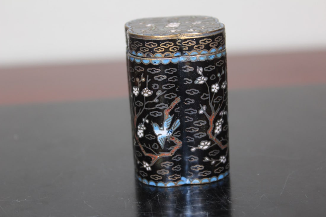 An Antique Chinese Small Cloisonne Cylinder Box: 2 1/4" tall - well made