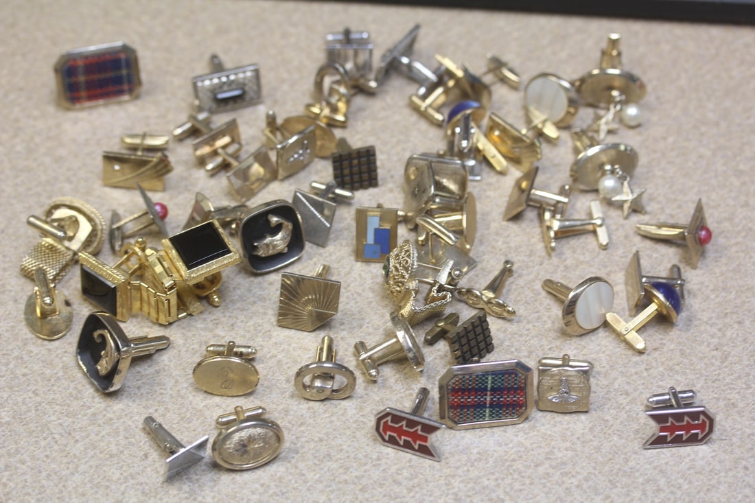 Lot of Vintage cufflinks: various sizes and material