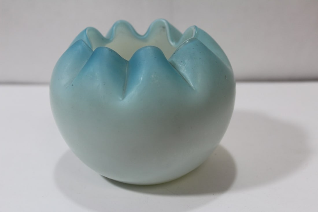 A Peachblow Sating Glass Bowl or Vase: 4" tall
