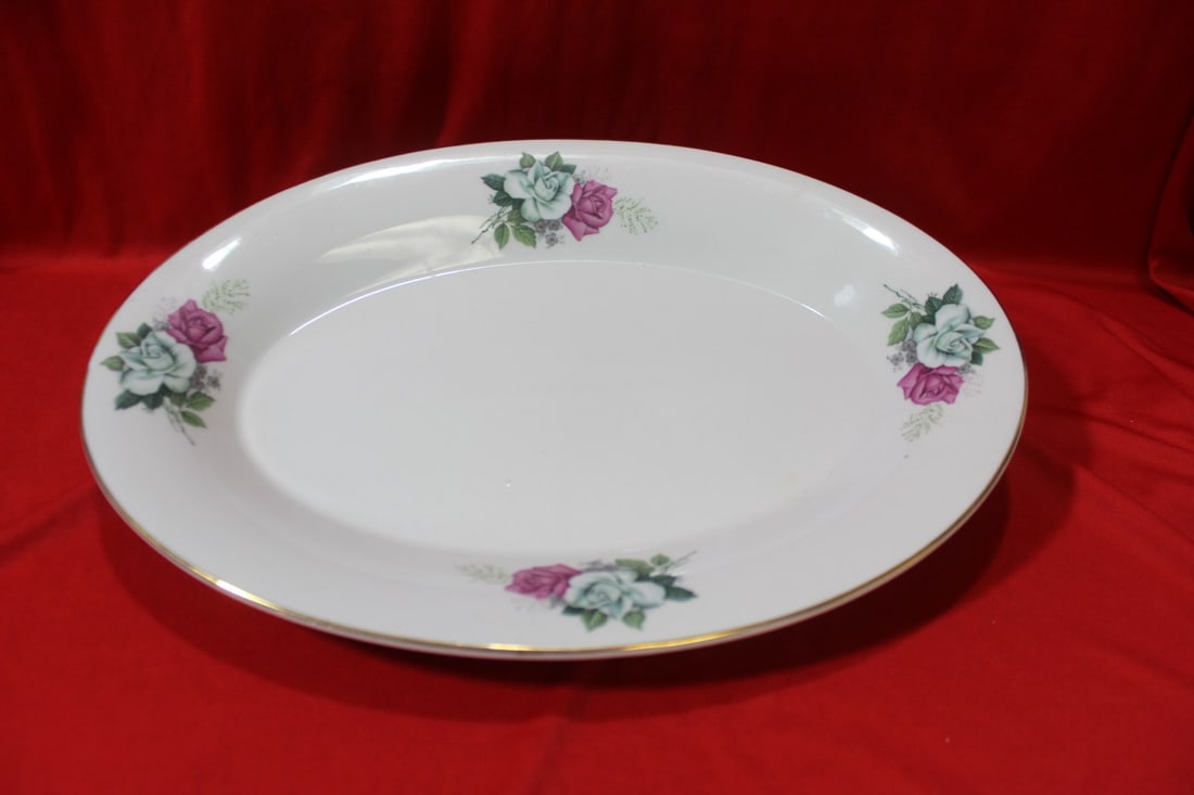 A Chinese Porcelain Platter (1 of 6)