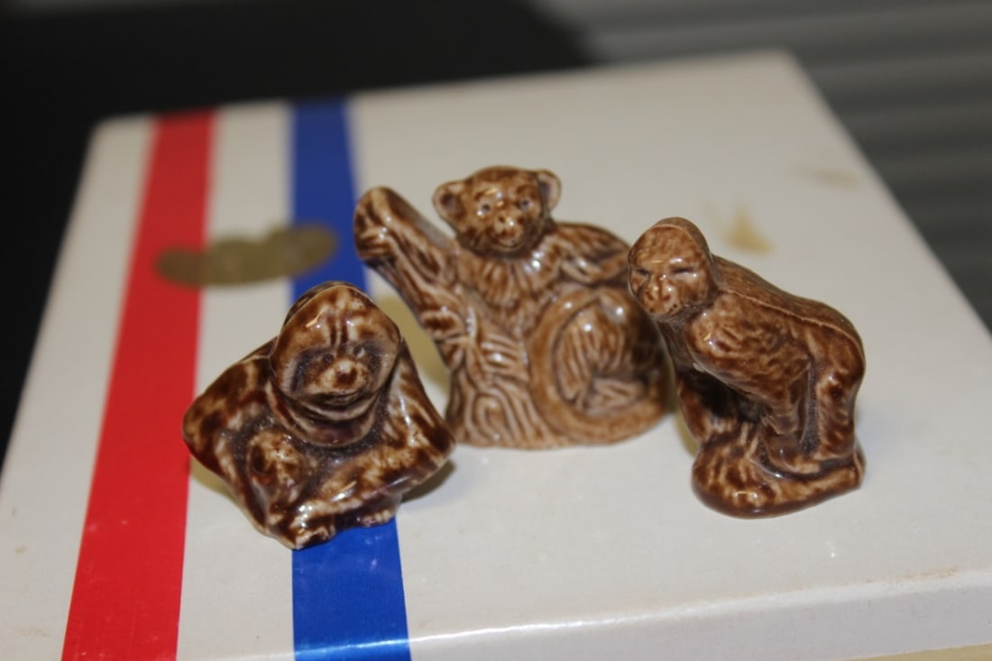 Lot of 3 Wade Figurines: as shown