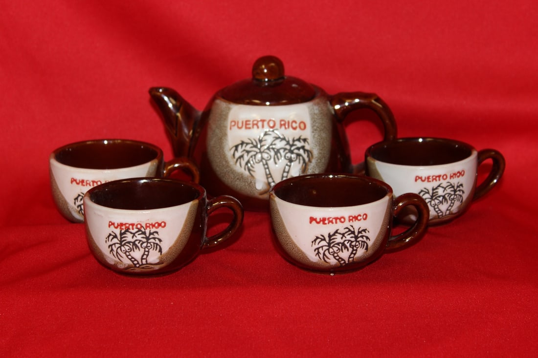 A Teapot and 4 Cups: teapot= 5 1/2" in diameter