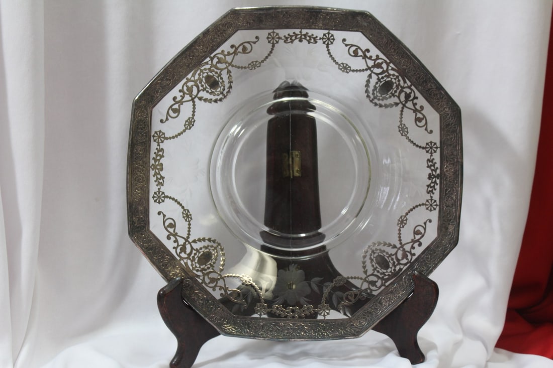 An Ornate Silver Overlay Etched Plate: 10" in diameter