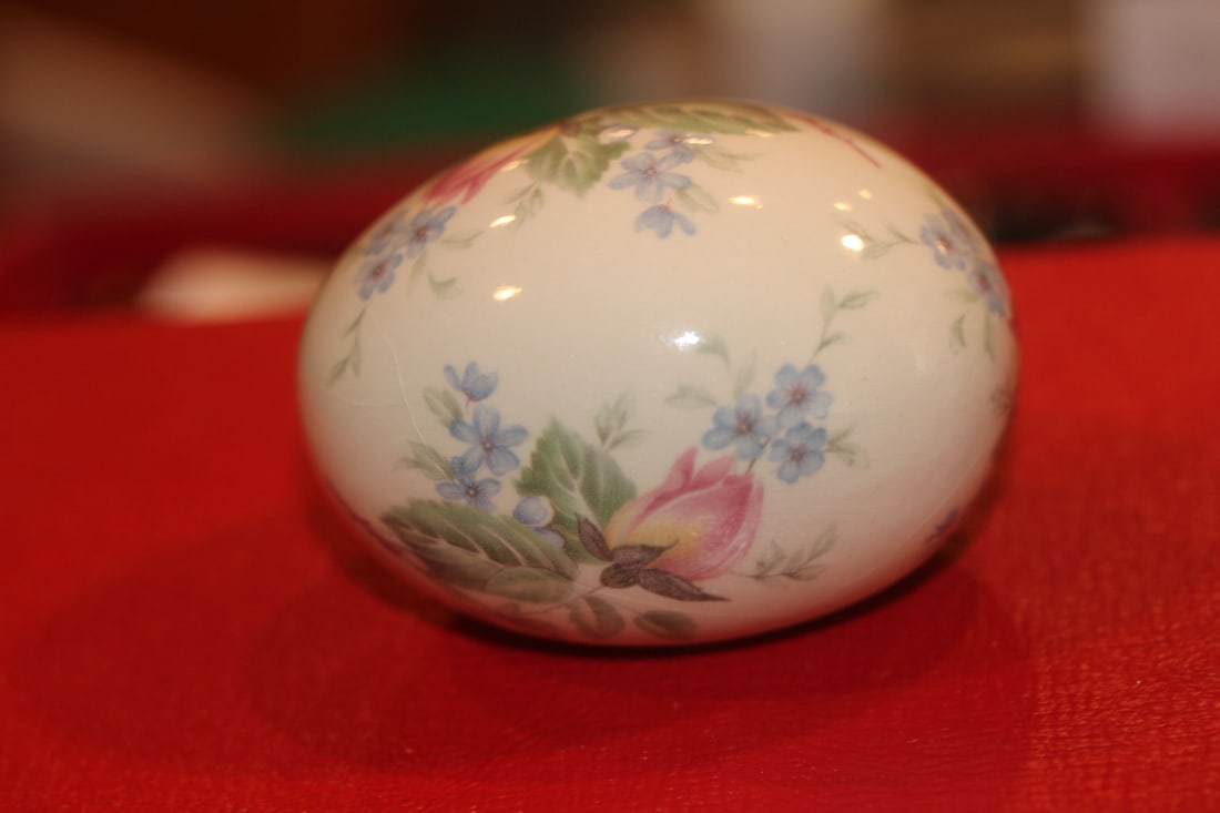 The Egg Lady Ceramic Egg - 4